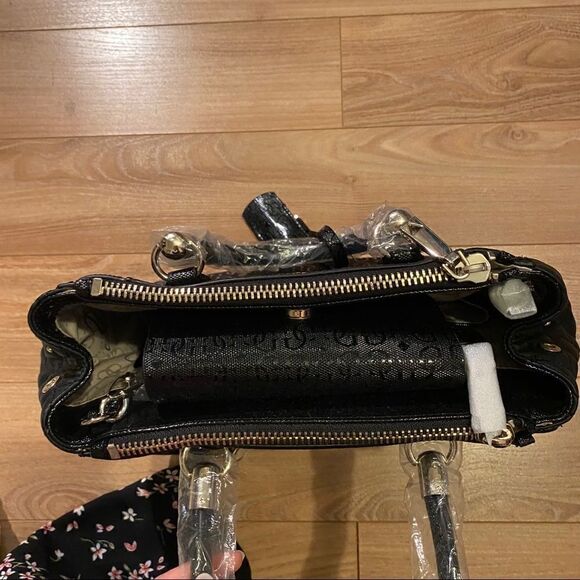 Black guess purse / handbag - Picture 6 of 14
